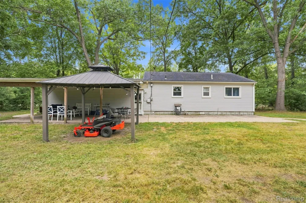 23366 Superior Parkway Taylor City, MI 48180