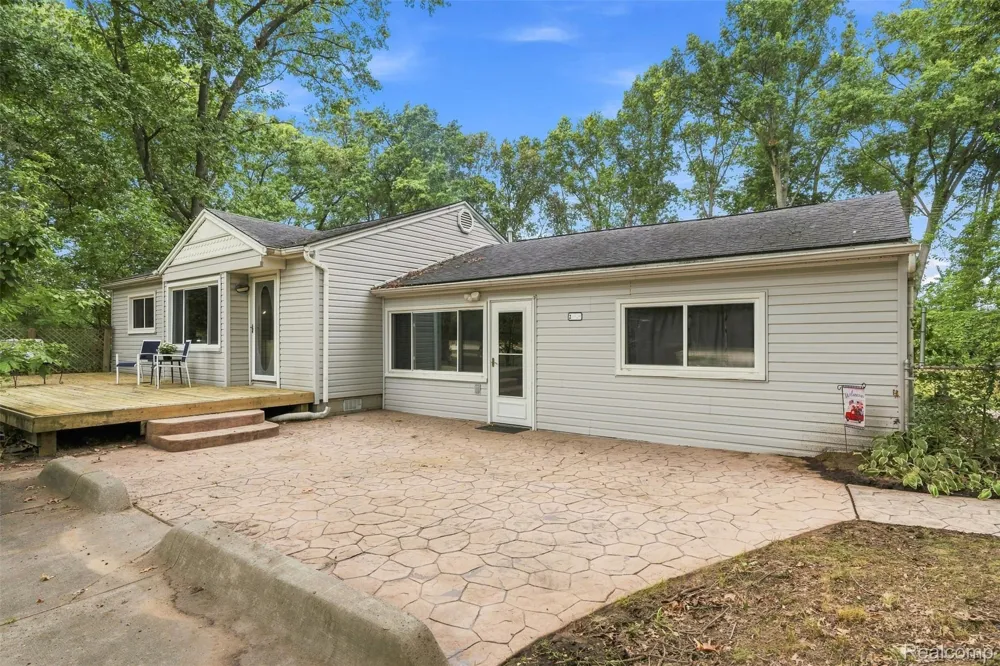 23366 Superior Parkway Taylor City, MI 48180