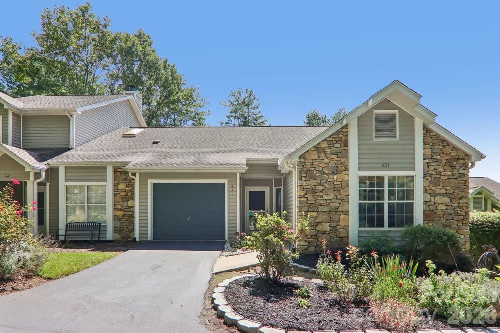 651 E Park Place Hendersonville, NC 28791