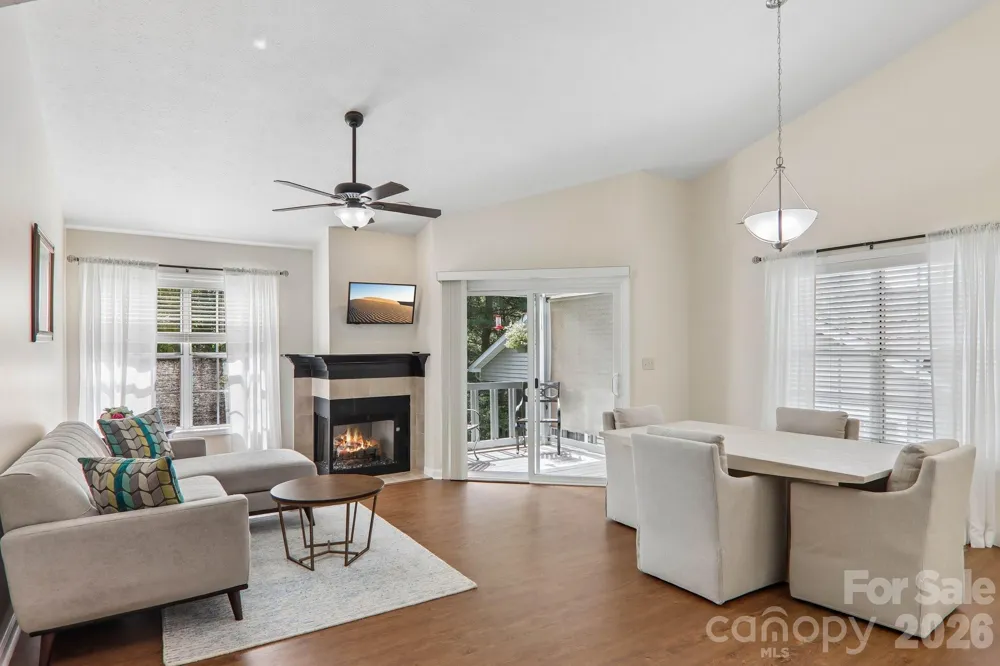 651 E Park Place Hendersonville, NC 28791