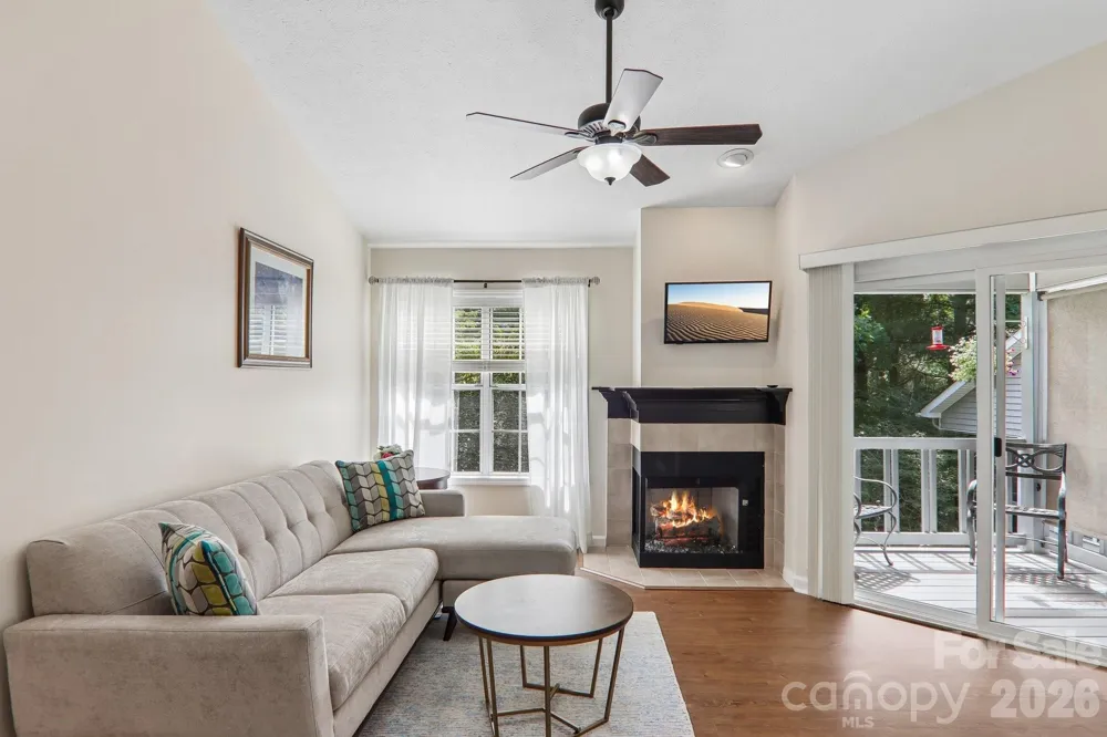 651 E Park Place Hendersonville, NC 28791