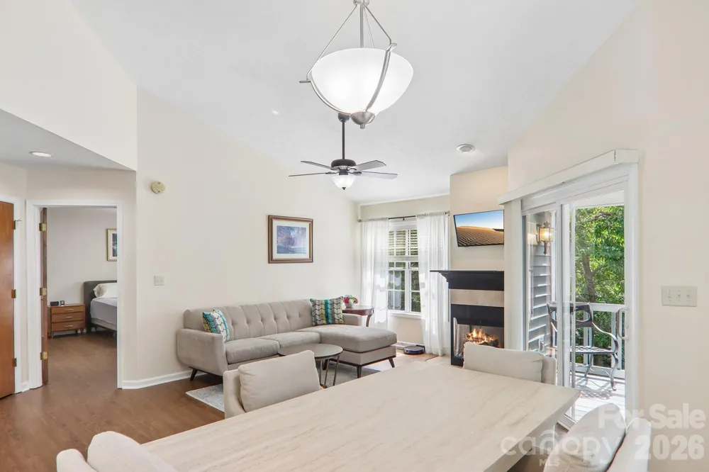 651 E Park Place Hendersonville, NC 28791