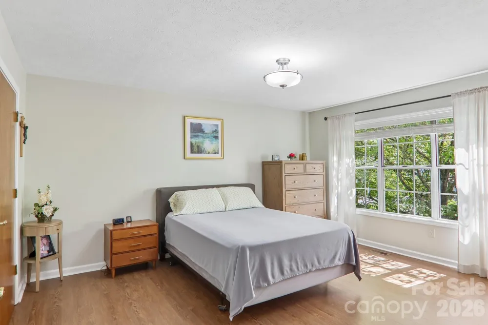 651 E Park Place Hendersonville, NC 28791