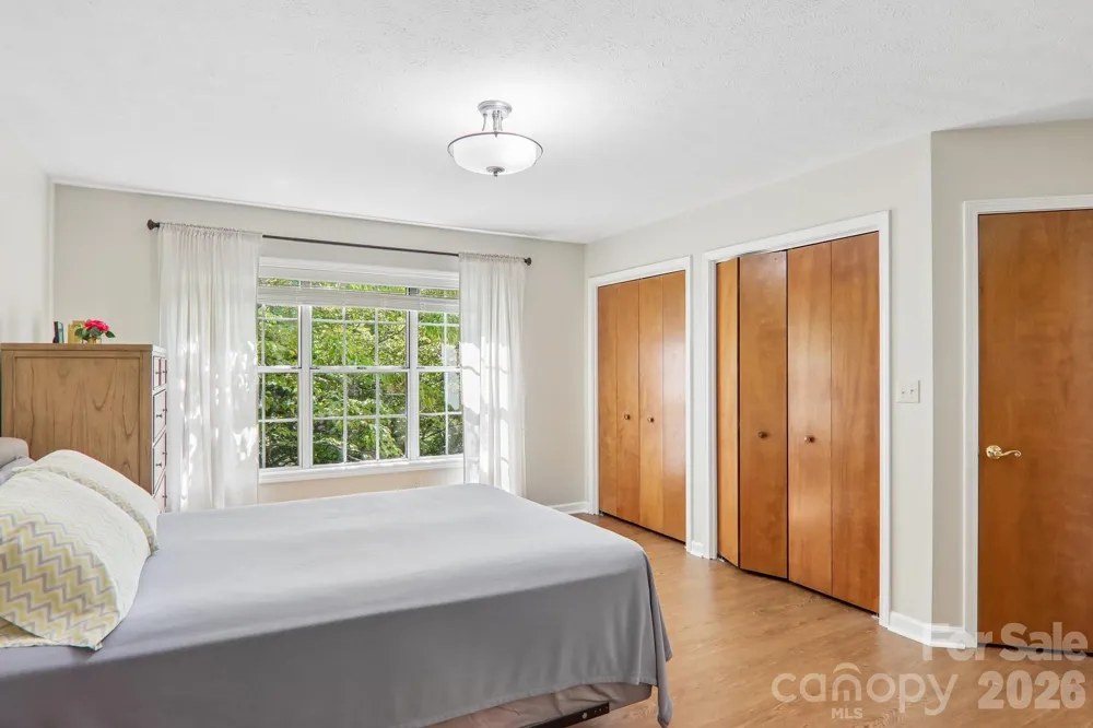651 E Park Place Hendersonville, NC 28791
