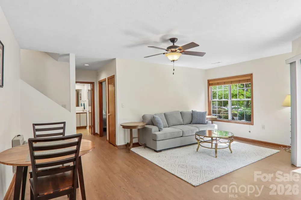 651 E Park Place Hendersonville, NC 28791
