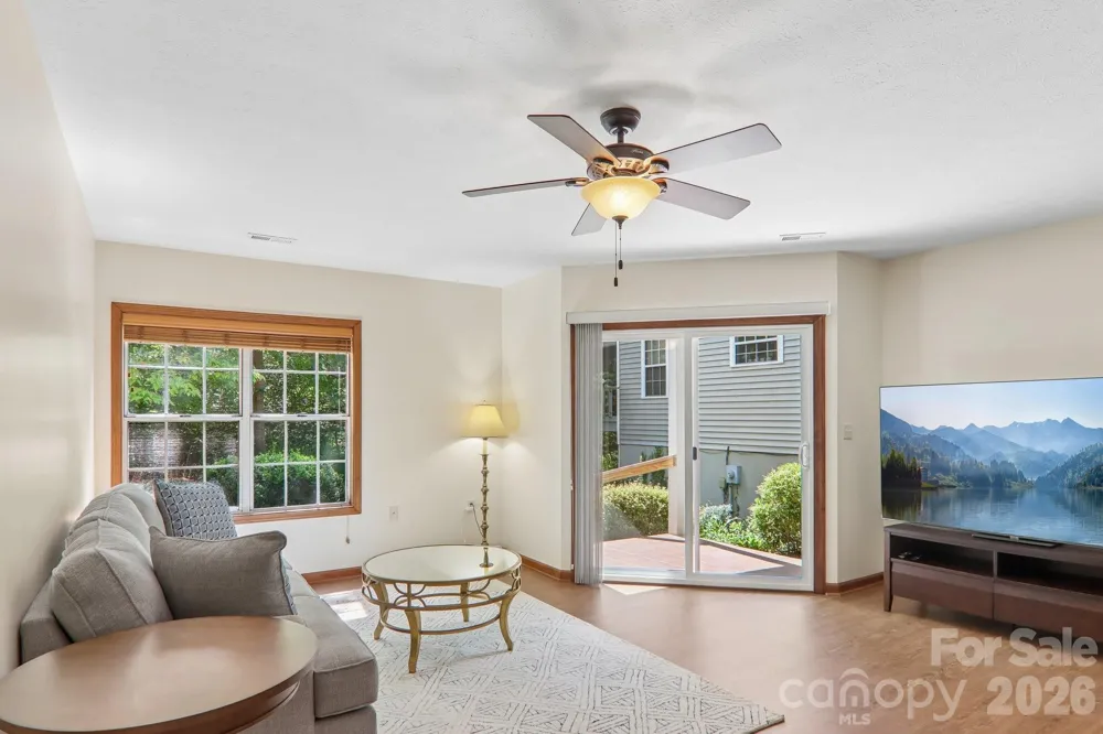 651 E Park Place Hendersonville, NC 28791