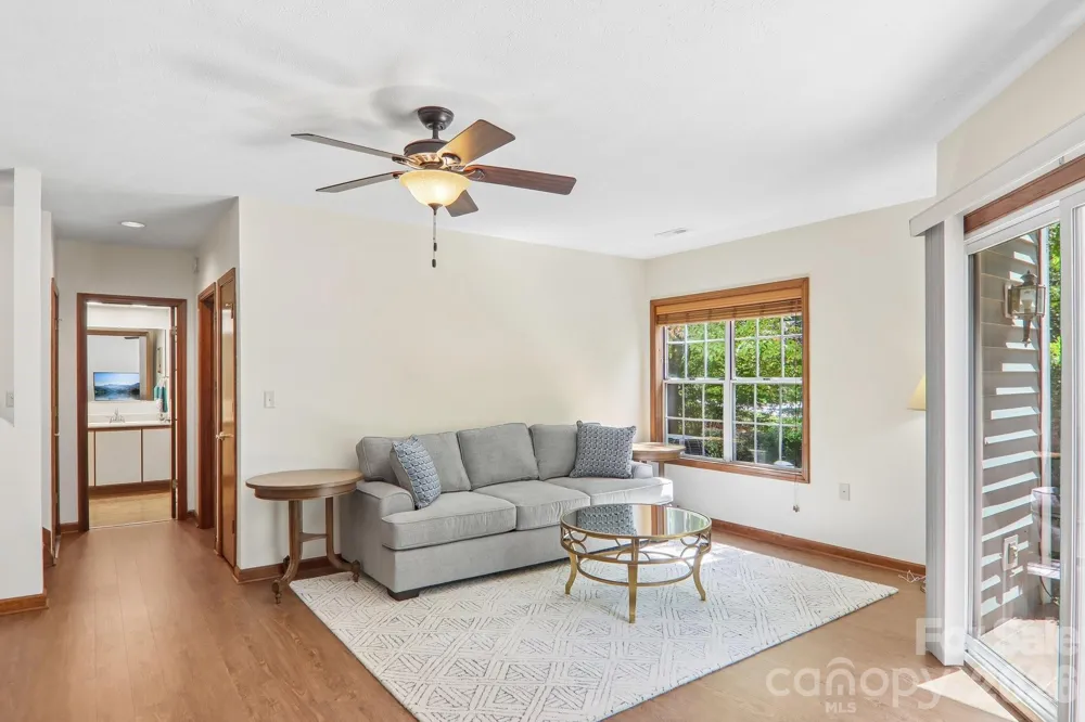 651 E Park Place Hendersonville, NC 28791