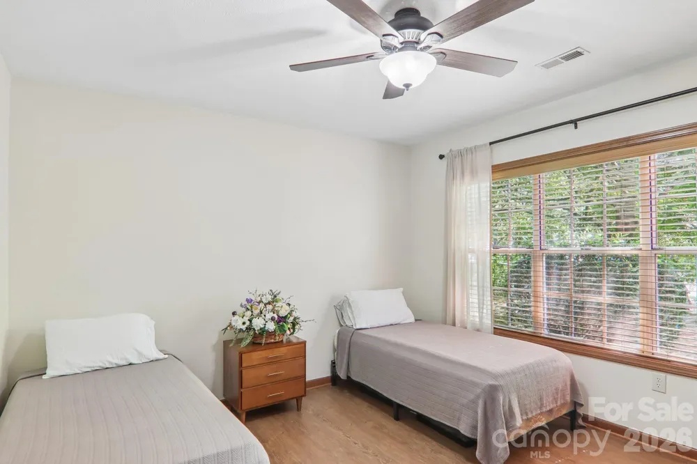 651 E Park Place Hendersonville, NC 28791