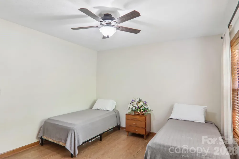 651 E Park Place Hendersonville, NC 28791