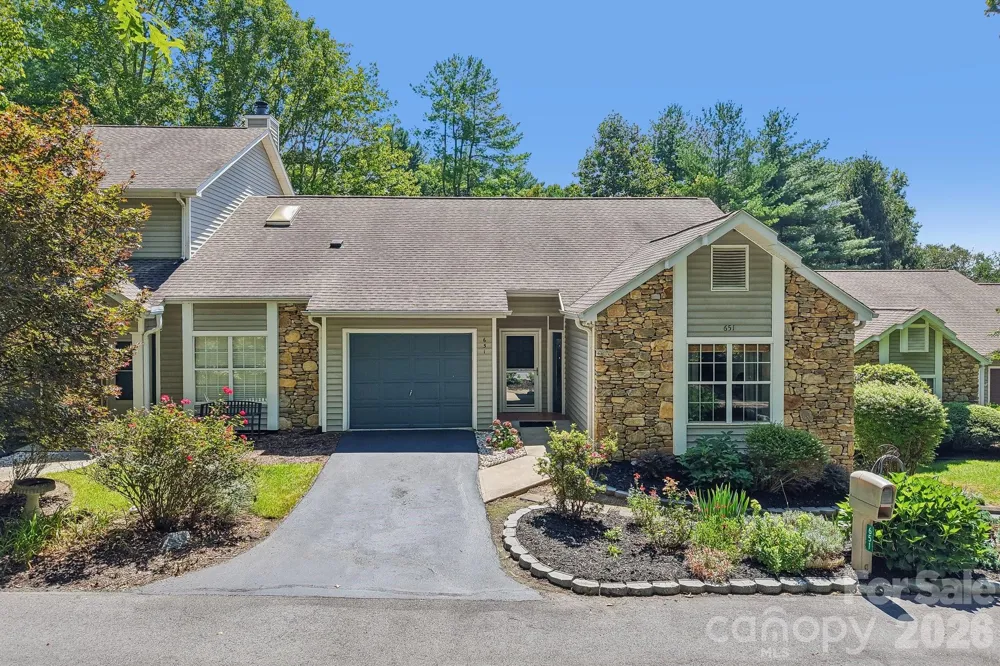 651 E Park Place Hendersonville, NC 28791