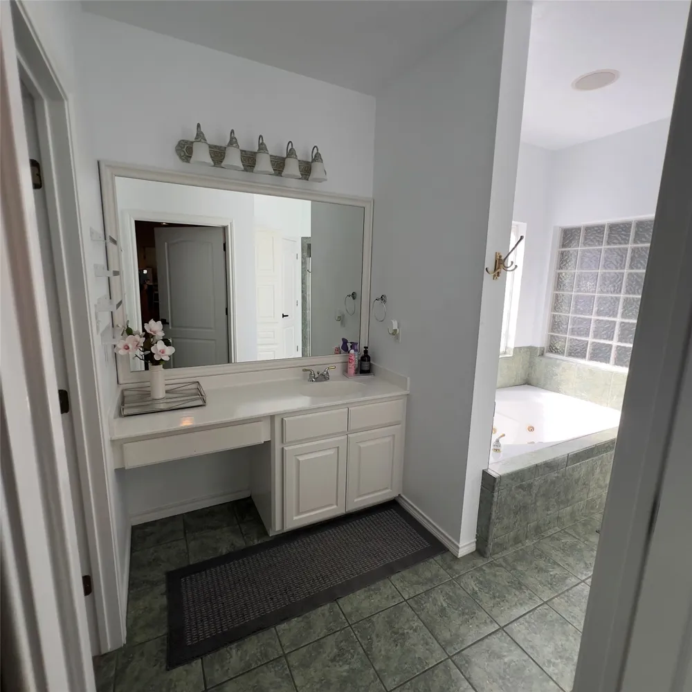 310 E 10th Street Elgin, TX 78621