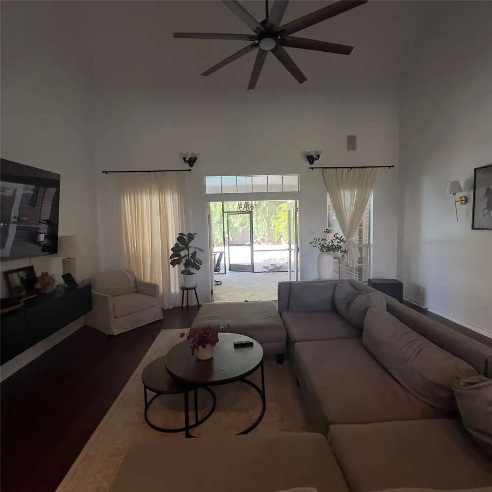 310 E 10th Street Elgin, TX 78621