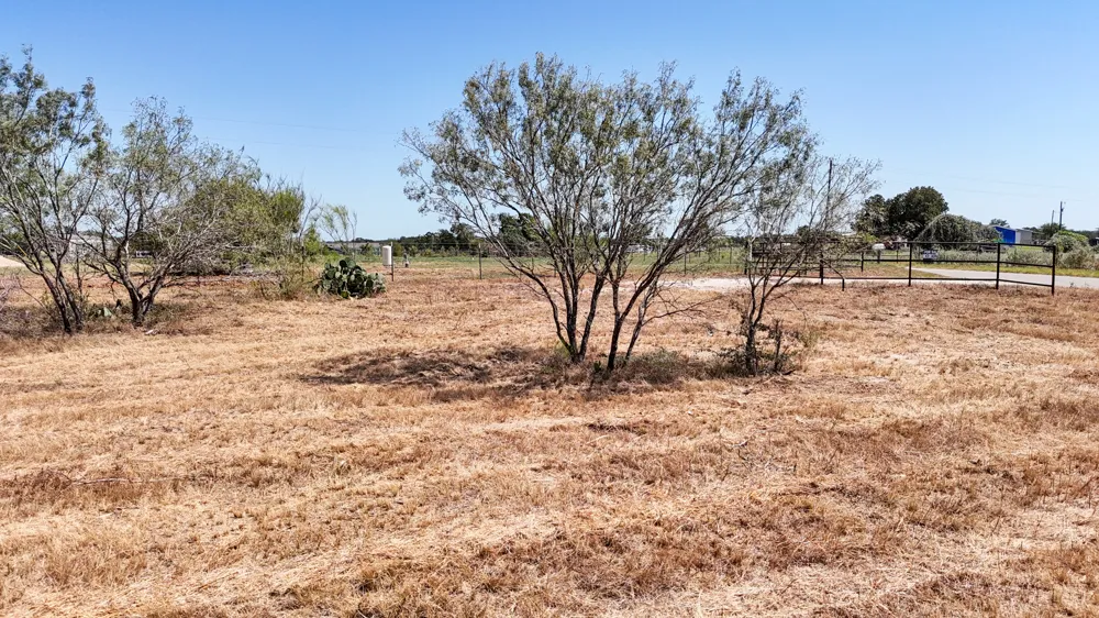 4049 Old Colony Line Road Dale, TX 78616