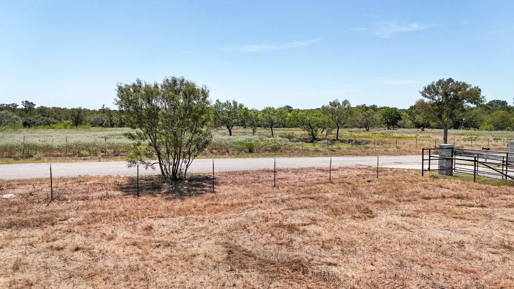 4049 Old Colony Line Road Dale, TX 78616