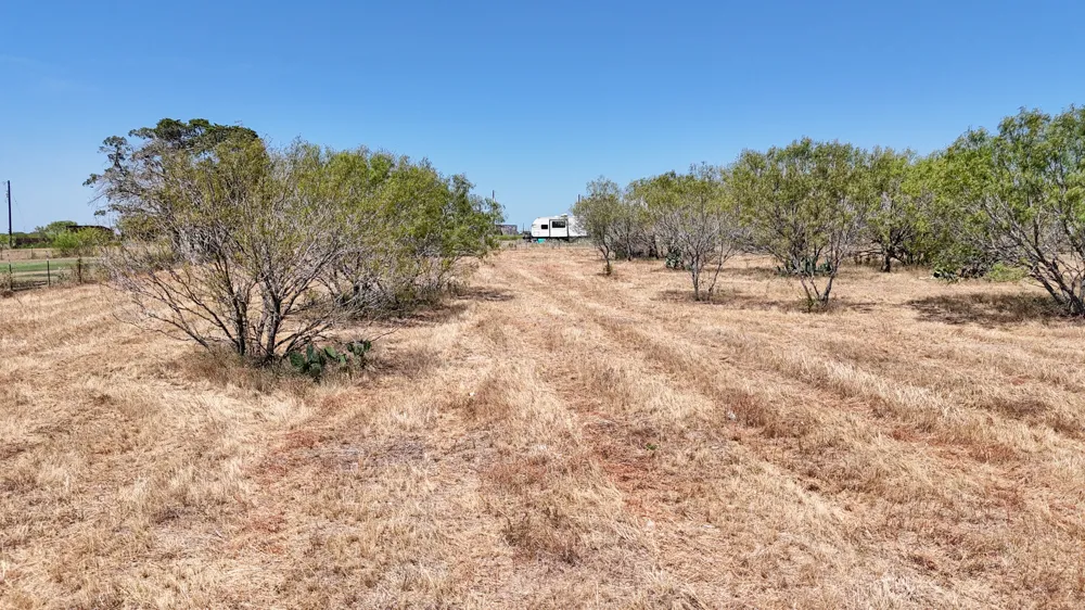 4049 Old Colony Line Road Dale, TX 78616