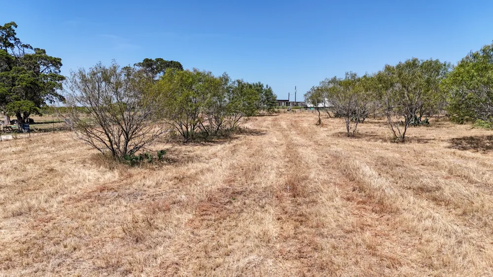 4049 Old Colony Line Road Dale, TX 78616