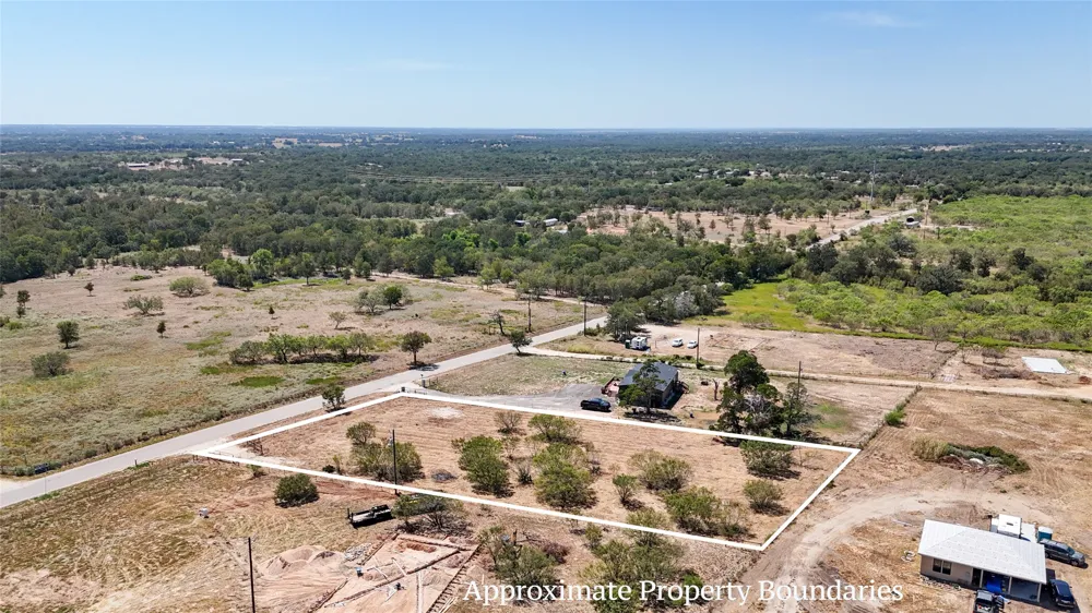 4049 Old Colony Line Road Dale, TX 78616