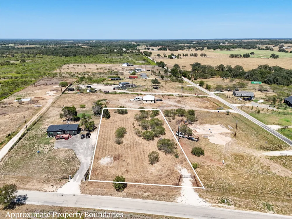 4049 Old Colony Line Road Dale, TX 78616
