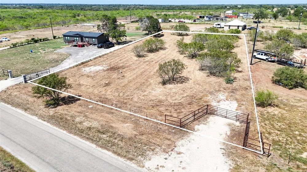 4049 Old Colony Line Road Dale, TX 78616