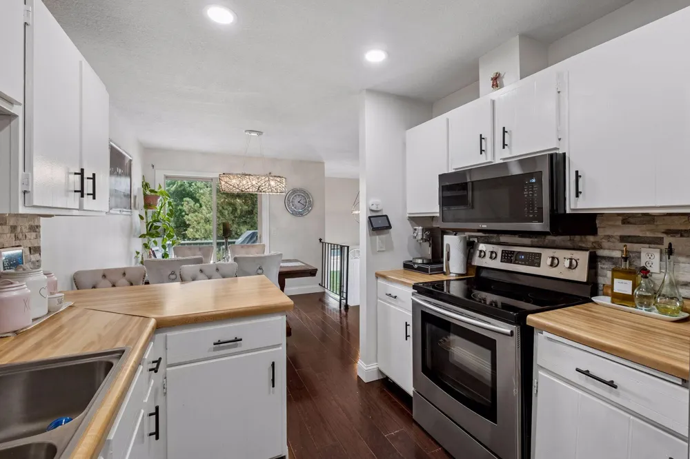 9535 Hartford Circle Eden Prairie, MN 55347