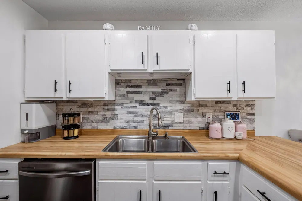 9535 Hartford Circle Eden Prairie, MN 55347