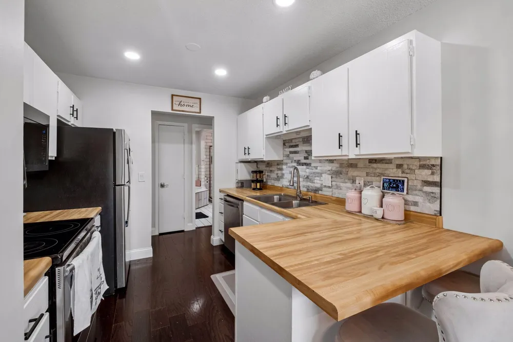 9535 Hartford Circle Eden Prairie, MN 55347