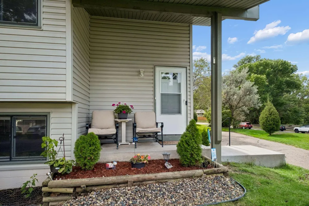 9535 Hartford Circle Eden Prairie, MN 55347