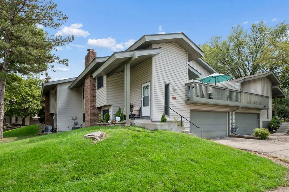9535 Hartford Circle Eden Prairie, MN 55347