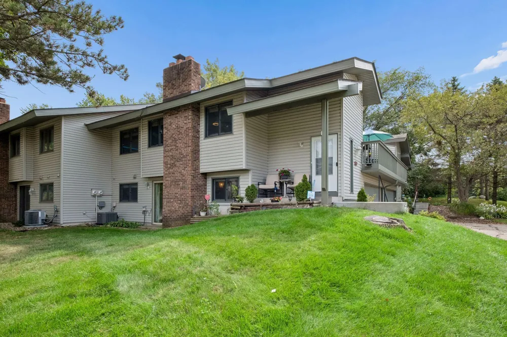 9535 Hartford Circle Eden Prairie, MN 55347