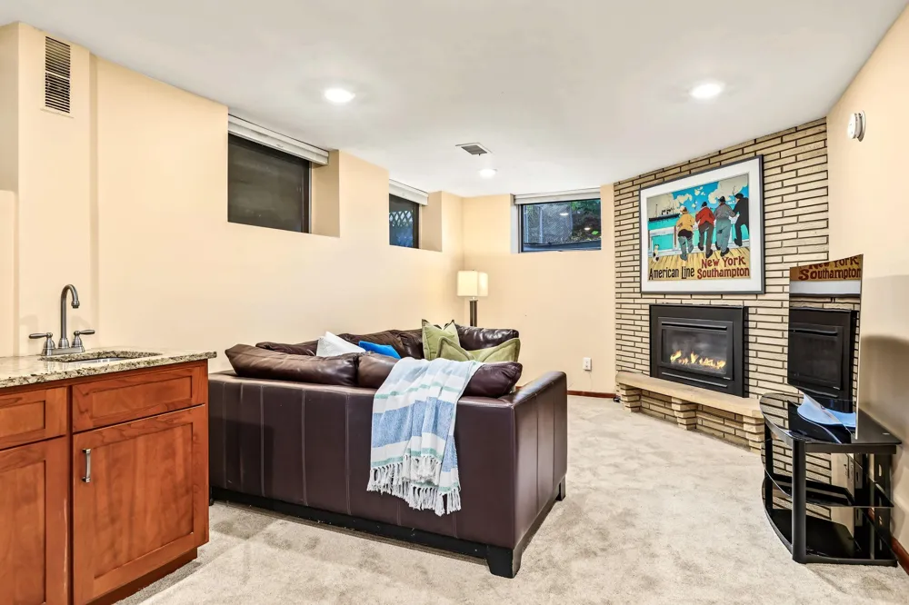 4717 Glenwood Avenue Golden Valley, MN 55422
