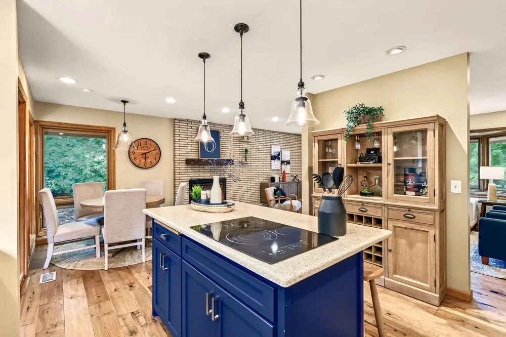 4717 Glenwood Avenue Golden Valley, MN 55422