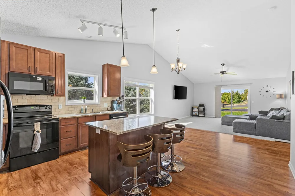 12722 Glenhurst Avenue Savage, MN 55378