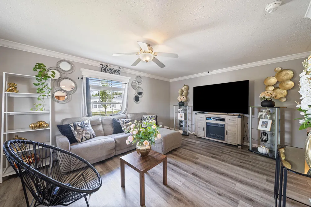 1360 Rolling Hills Drive Maplewood, MN 55119