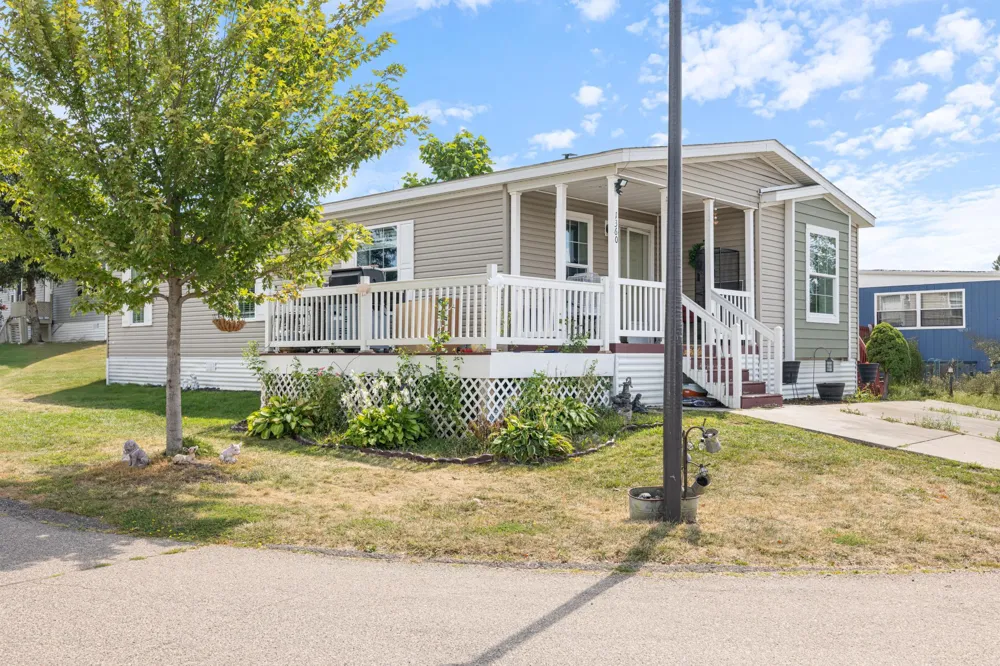 1360 Rolling Hills Drive Maplewood, MN 55119