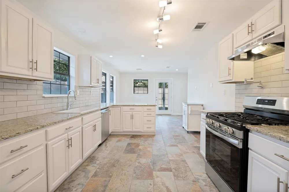 803 Hollywood Avenue Dallas, TX 75208