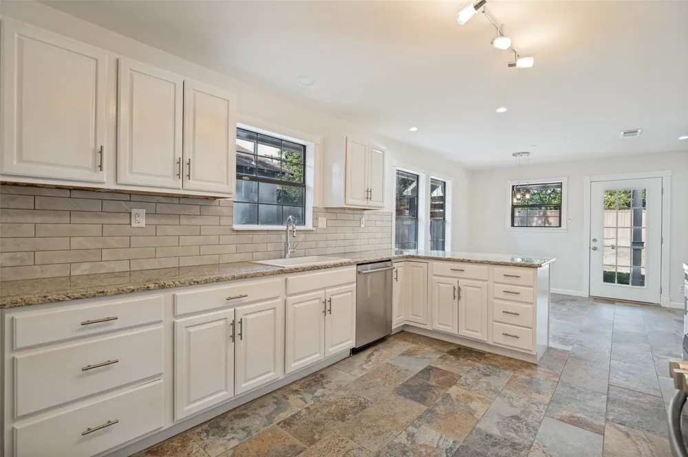 803 Hollywood Avenue Dallas, TX 75208