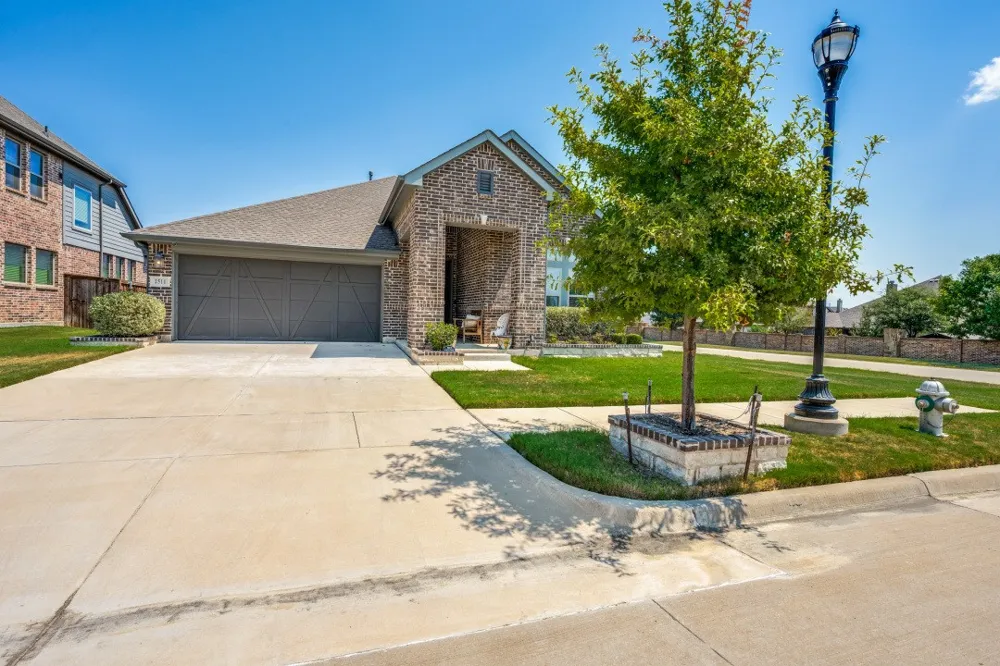 1511 Brandenburg Street Mansfield, TX 76063