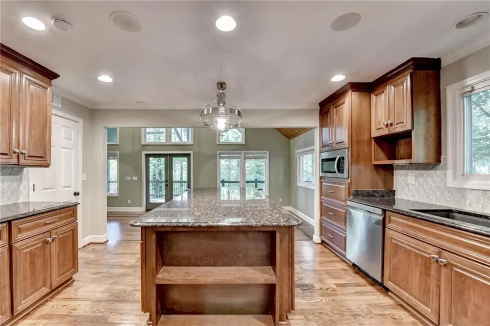 975 Timber Lake Trail Cumming, GA 30041