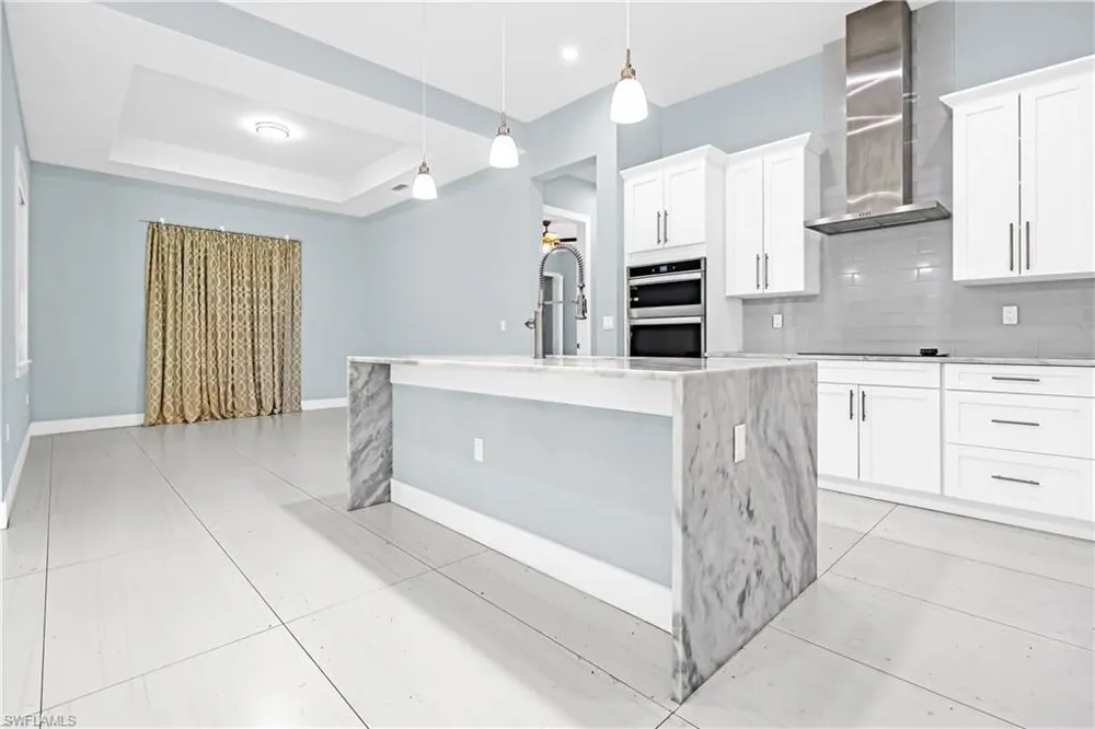 3677 8th Avenue NE Naples, FL 34120