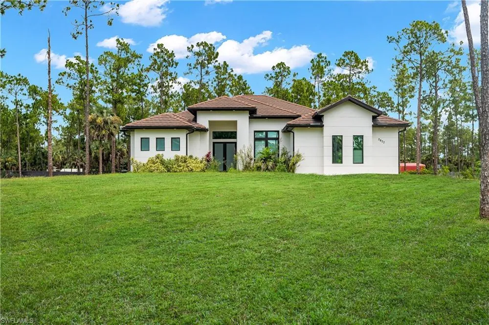 3677 8th Avenue NE Naples, FL 34120
