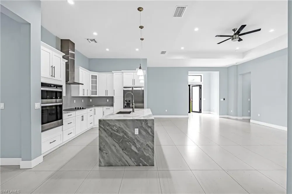 3677 8th Avenue NE Naples, FL 34120