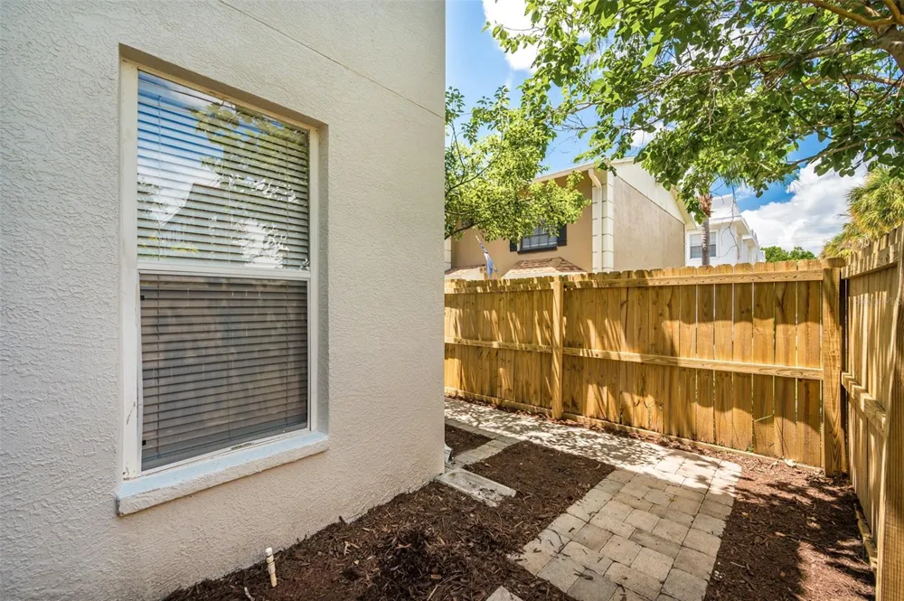 2101 W DE LEON STREET Tampa, FL 33606