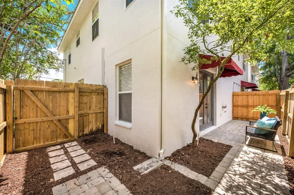 2101 W DE LEON STREET Tampa, FL 33606