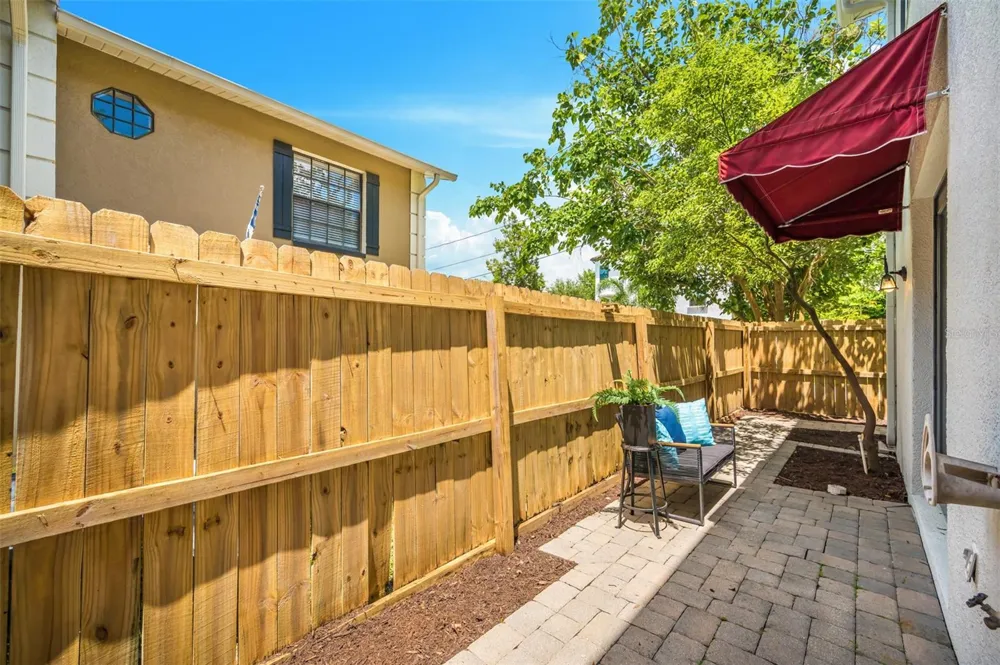 2101 W DE LEON STREET Tampa, FL 33606