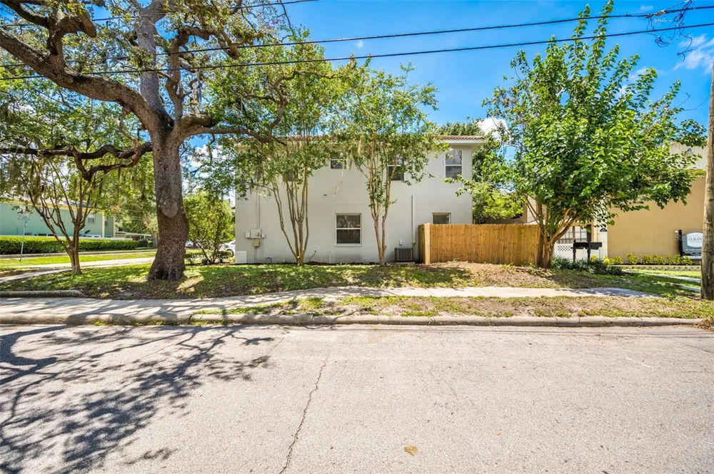 2101 W DE LEON STREET Tampa, FL 33606