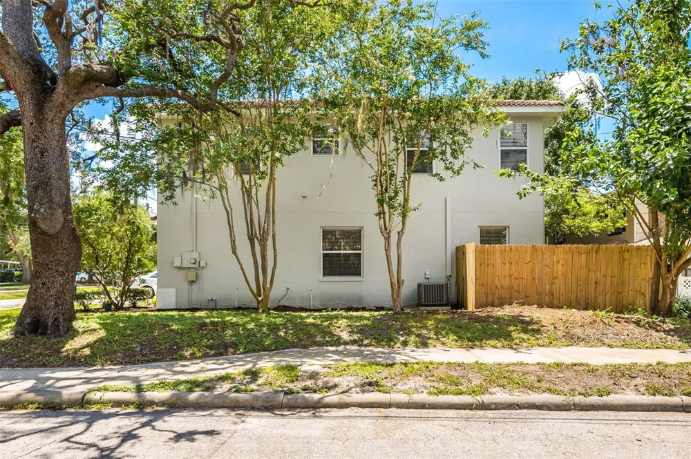 2101 W DE LEON STREET Tampa, FL 33606