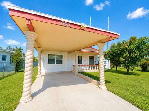 605 CARVER DRIVE