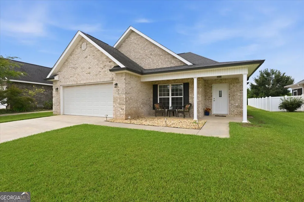 305 Lamplight DR Byron, GA 31008