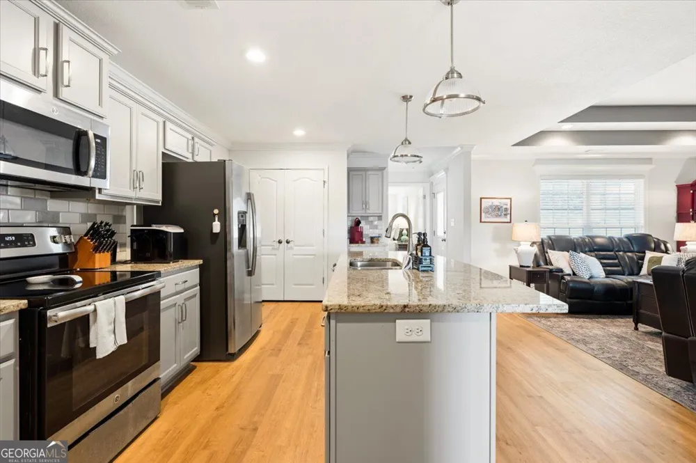 305 Lamplight DR Byron, GA 31008