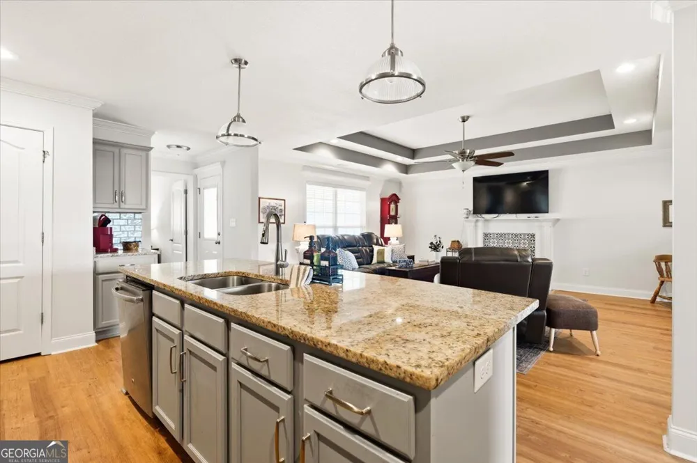 305 Lamplight DR Byron, GA 31008